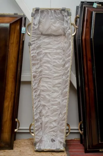 Гроб полированный купить в Орле