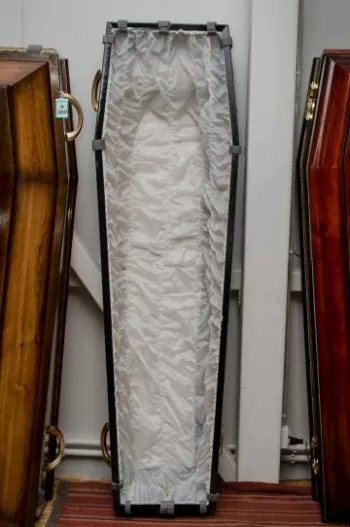 Гроб полированный купить в Орле