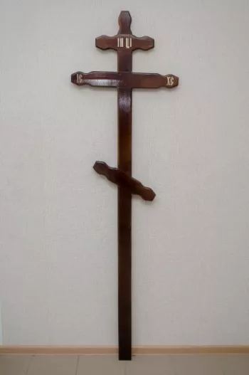 Деревянный надгробный крест