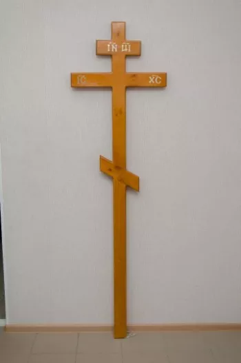 Деревянный надгробный крест